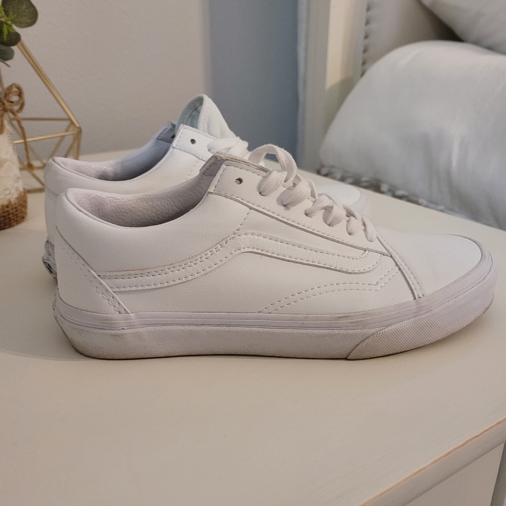 White vans - Picture 2 of 7
